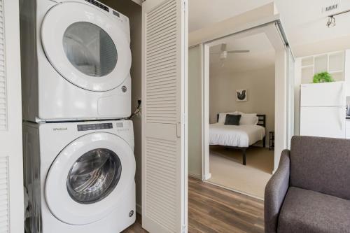 Insta-worthy Oasis Steps From Nightlife With Hot Tub! 305