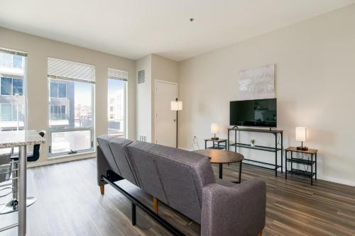 Insta-worthy Oasis Steps From Nightlife With Hot Tub! 305