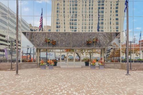 Beautiful Spacious 3 Bed Condominium 608