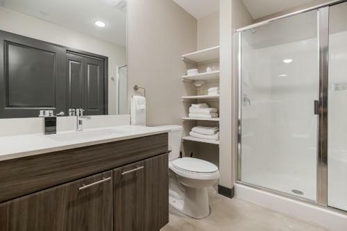 Beautiful Spacious 3 Bed Condominium 608