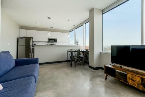 Beautiful Spacious 3 Bed Condominium 608