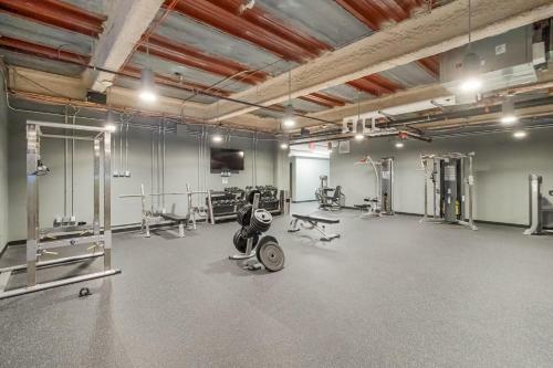Beautiful Spacious 3 Bed Condominium 608