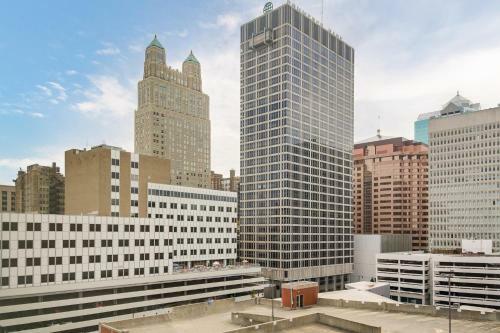 Beautiful Spacious 3 Bed Condominium 608