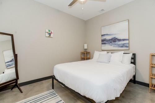 Beautiful Spacious 3 Bed Condominium 608