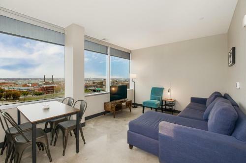 Beautiful Spacious 3 Bed Condominium 408