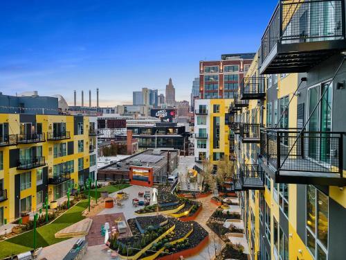 Insta-worthy Oasis Steps From Nightlife With Hot Tub! 218