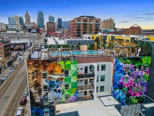 Insta-worthy Oasis Steps From Nightlife With Hot Tub! 218