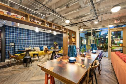 Insta-worthy Oasis Steps From Nightlife With Hot Tub! 218