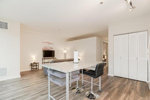 Insta-worthy Oasis Steps From Nightlife With Hot Tub! 218