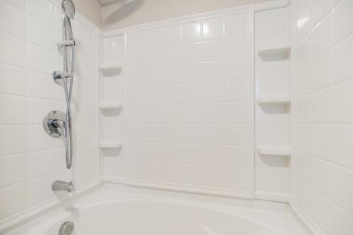 Insta-worthy Oasis Steps From Nightlife With Hot Tub! 218