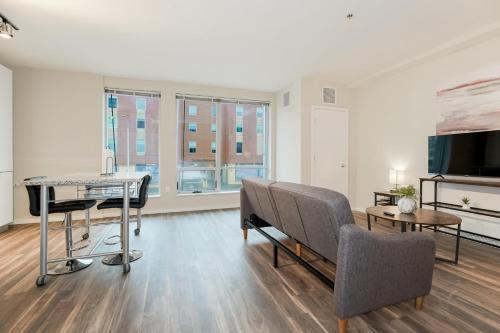 Insta-worthy Oasis Steps From Nightlife With Hot Tub! 218