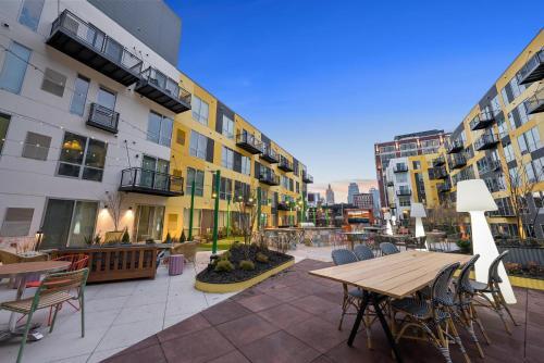 Insta-worthy Oasis Steps From Nightlife With Hot Tub! 218
