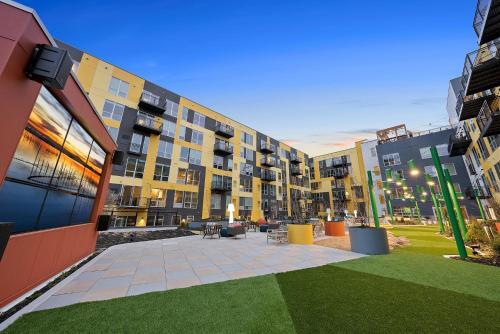 Insta-worthy Oasis Steps From Nightlife With Hot Tub! 218