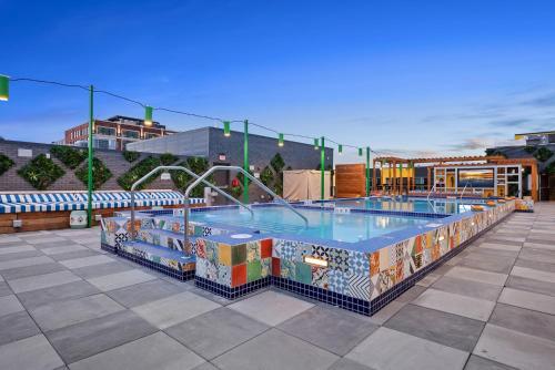 Insta-worthy Oasis Steps From Nightlife With Hot Tub! 218