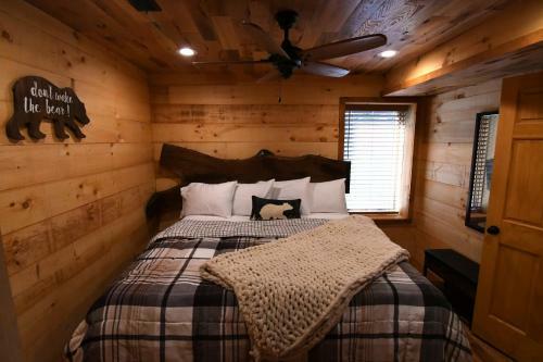 Lodge Affinity Riverside Cabin