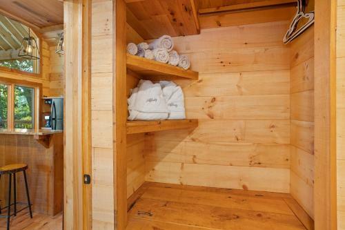 Lodge Affinity Riverside Cabin