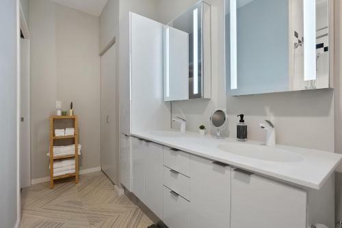 Upscale 2 Bedroom Stay With Rooftop Pool And Hot Tub!648