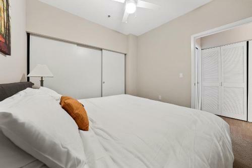 Upscale 2 Bedroom Stay With Rooftop Pool And Hot Tub!648