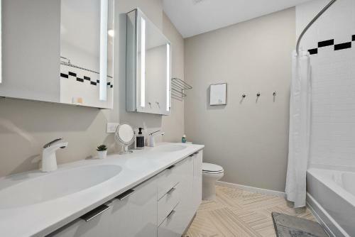Upscale 2 Bedroom Stay With Rooftop Pool And Hot Tub!648