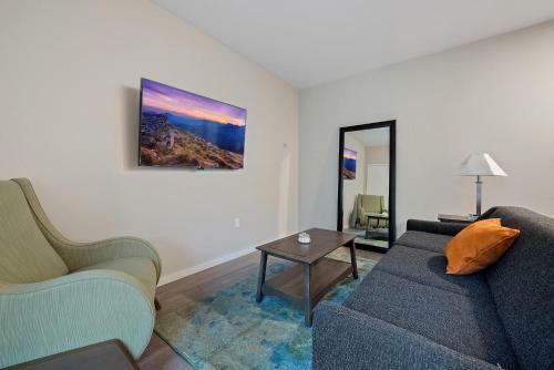 Upscale 2 Bedroom Stay With Rooftop Pool And Hot Tub!648