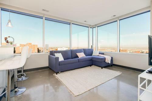 Beautiful Spacious 3 Bed Condominium 901