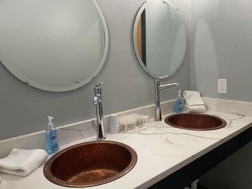 Sleep In Private Pod Near Outdoor Activities&ski