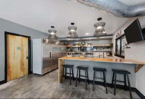 Sleep In Private Pod Near Outdoor Activities&ski