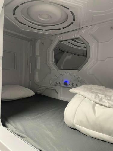 Sleep In Private Pod Near Outdoor Activities&ski