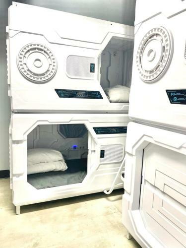 Sleep In Private Pod Near Outdoor Activities&ski