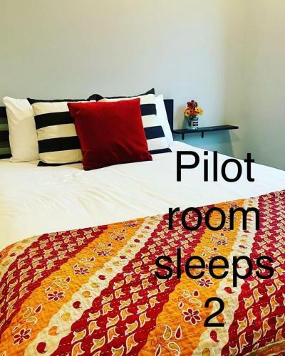 Cozy Pet Friendly Queen Room Near Purina