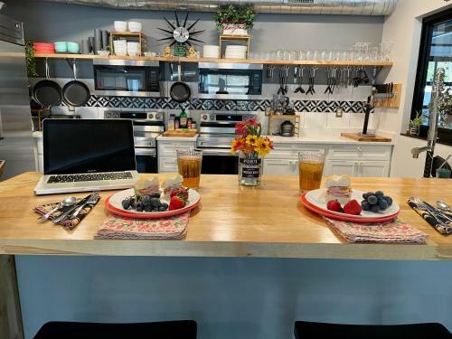 Cozy Sunny Space In Pet Friendly Queen Room