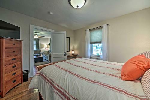 Lucky Dawg Pet-friendly Abode Near St Louis!