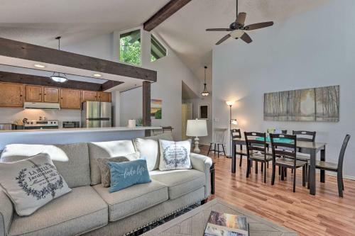 Updated Osage Beach Cottage With Resort Perks!