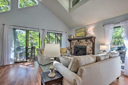 Updated Osage Beach Cottage With Resort Perks!