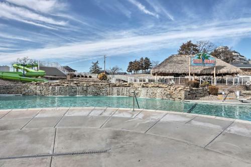 Osage Beach Resort Home Deck And Gas Fire Pit!