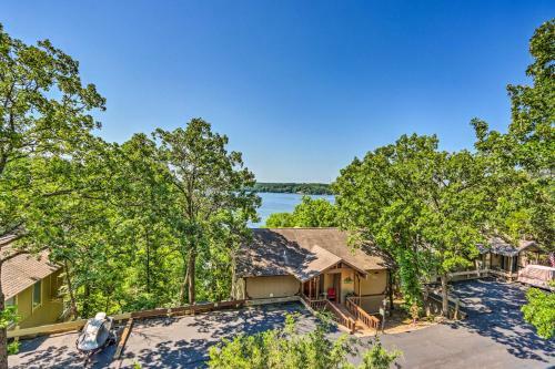 Ozarks Cabin With Screened Porch And Resort Perks!