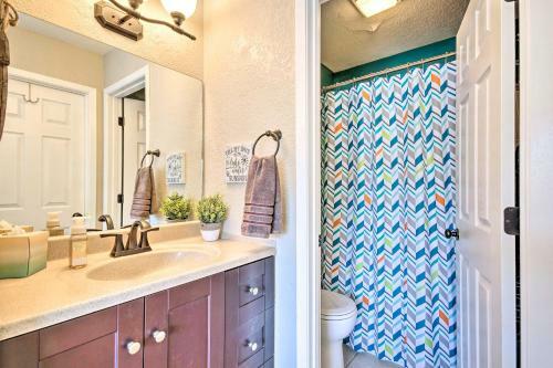 Apartamento Quaint Lake Osage Condo With Balcony And 3 Pools!