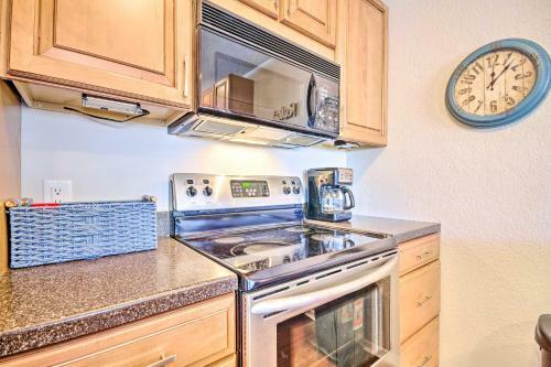 Apartamento Quaint Lake Osage Condo With Balcony And 3 Pools!