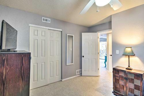 Apartamento Quaint Lake Osage Condo With Balcony And 3 Pools!