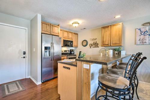Apartamento Quaint Lake Osage Condo With Balcony And 3 Pools!