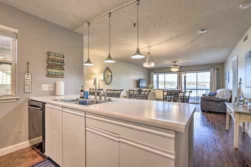 Apartamento Lovely Lakefront Condo With Dock And Pool Access!