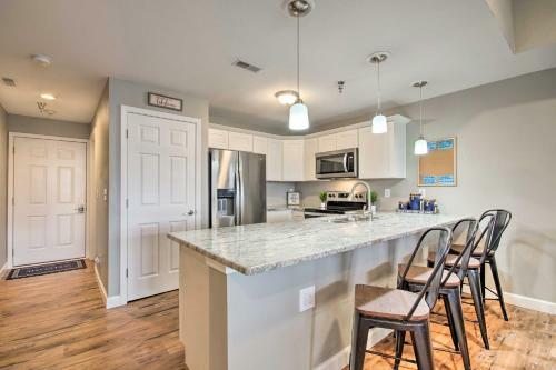 Apartamento Updated Lakefront Condo And Patio And Pool Access