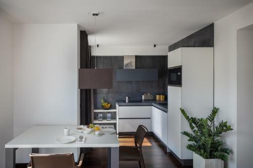 Aris Apartments & Sky Pool - Tonellihotels