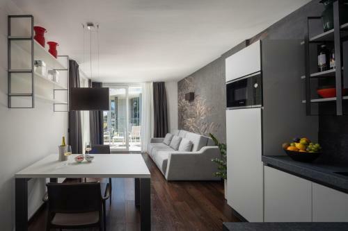 Aris Apartments & Sky Pool - Tonellihotels