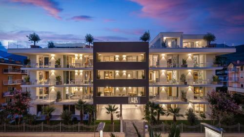 Aris Apartments & Sky Pool - Tonellihotels