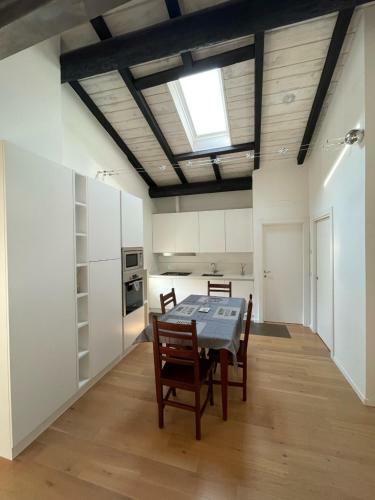 Torre Alboletta Apartment