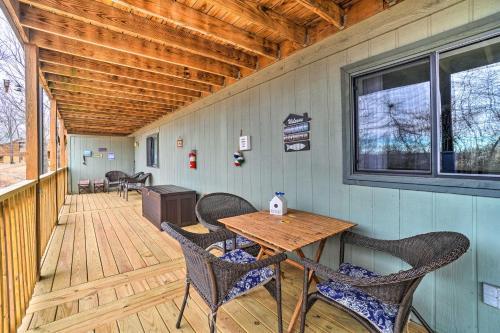 Apartamento Reeds Spring Condo With Balcony And Shared Pools!