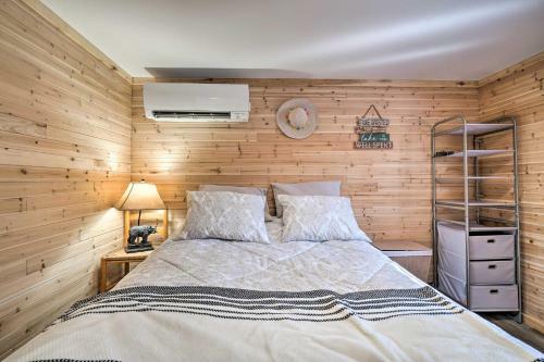 Reeds Spring Lakefront Cabin With Resort Perks!