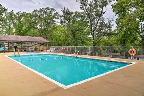 Reeds Spring Lakefront Cabin With Resort Perks!