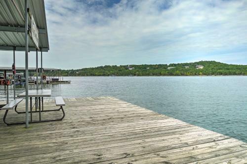 Reeds Spring Lakefront Cabin With Resort Perks!